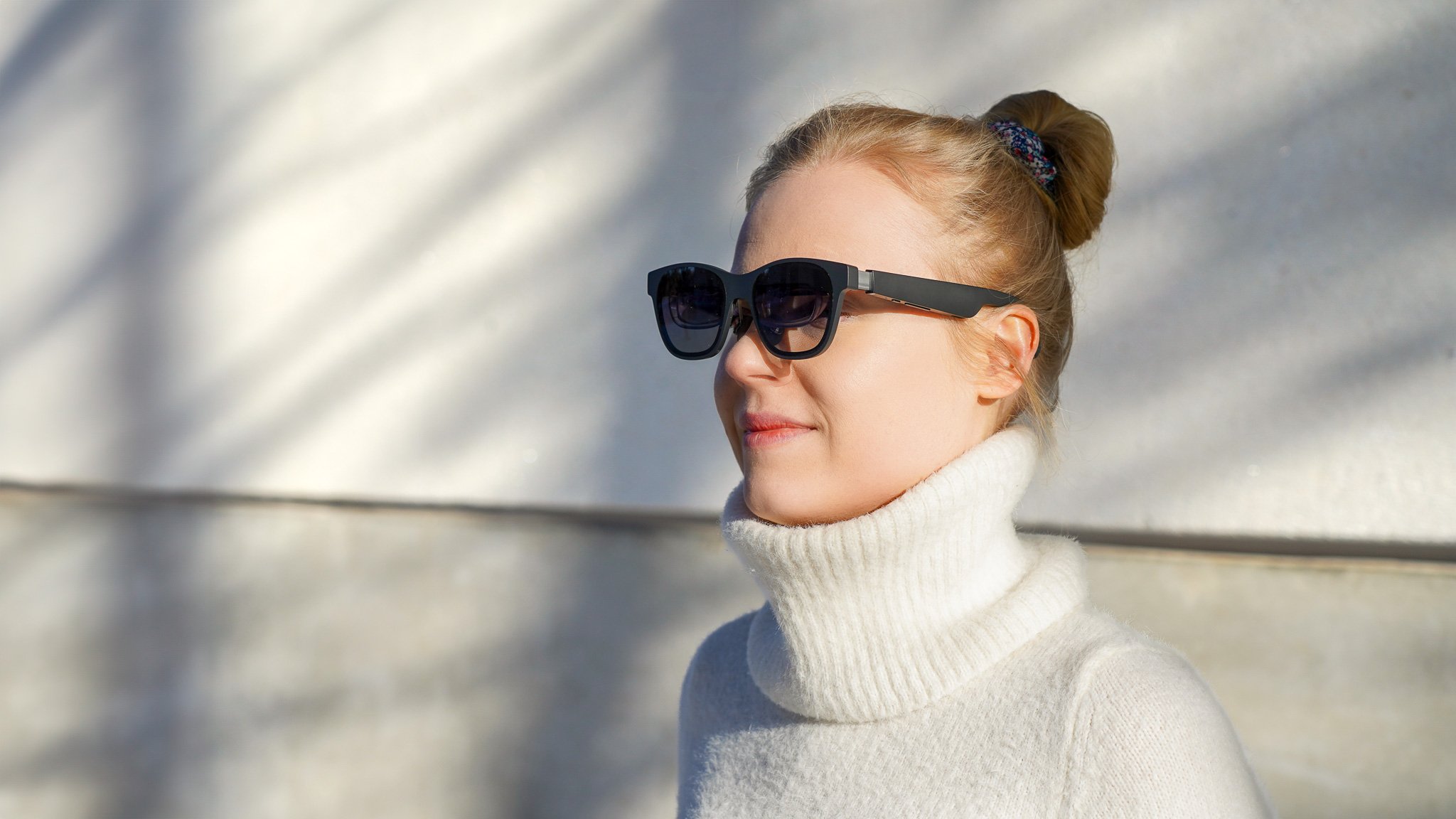 Comparing and contrasting different waveguide technologies: diffractive ...